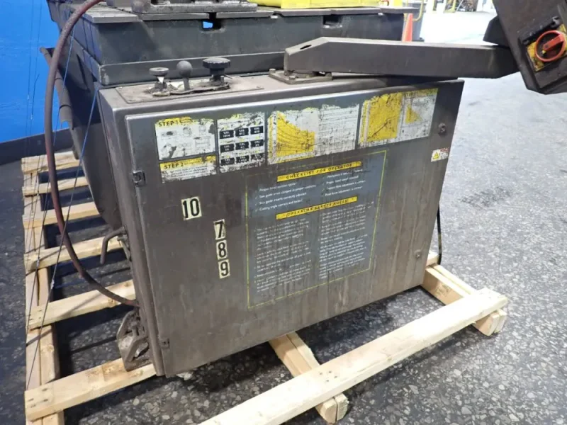 HYD-MECH 30" X 35" BANDSAW  -  VW-18