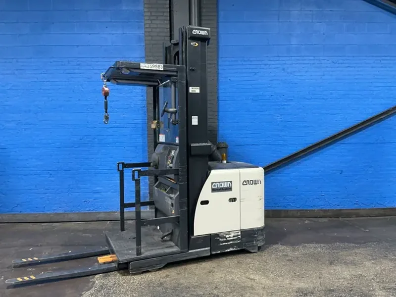 Crown 3000 Lbs Electric Order Picker - Sp3520-30
