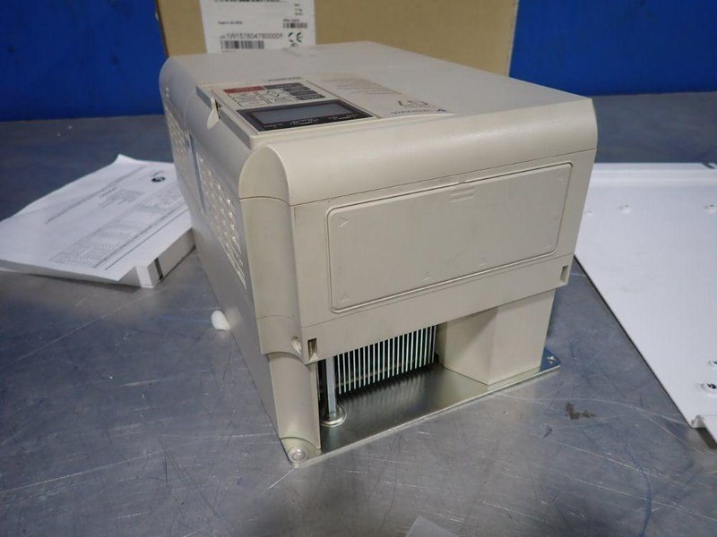 YASKAWA AC DRIVE  -  CIMR-G7U2015