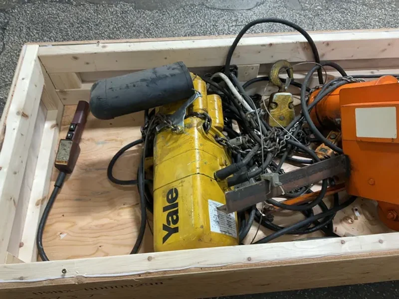 YALE, SATURN ENGINEERING CORP. 2 TON HOIST