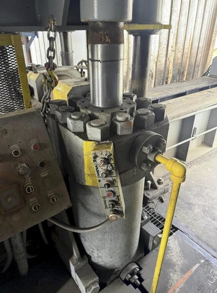 2000 TON HEAVY DUTY 4-POST HYDRAULIC PRESS. STOCK # 0543726