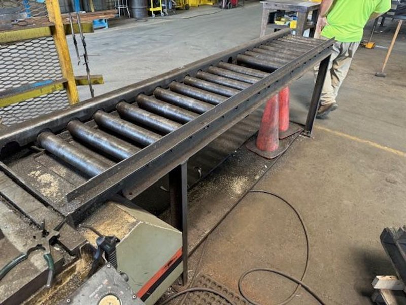 18" X 22" MARVEL 8 MARK 3 VERTICAL BAND SAW STOCK #3815