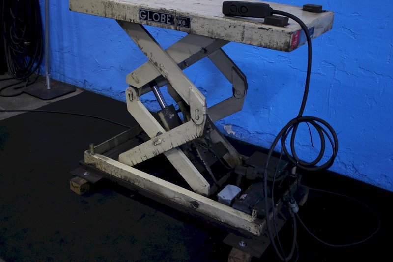 4000 LBS GLOBE HYDRAULIC SCISSORS LIFT TABLE: STOCK #75141