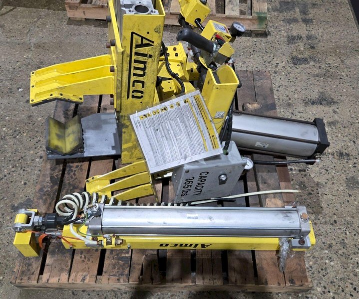 AIMCO ARTICULATED JIB CRANE WITH PNEUMATIC GRIPPER USED