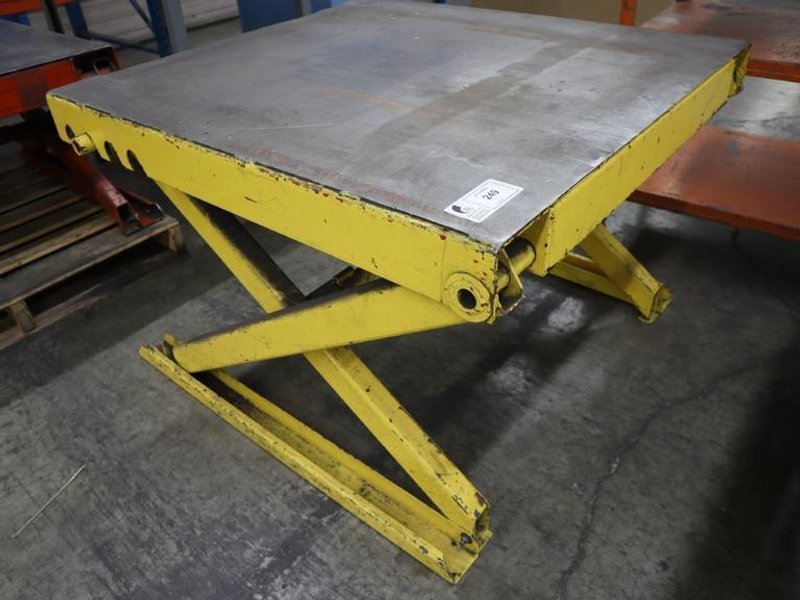 Scissor Table, Adjustable Height, 4,000 Lb Capacity, 40&quot; x 42&quot; Surface- Auction Item