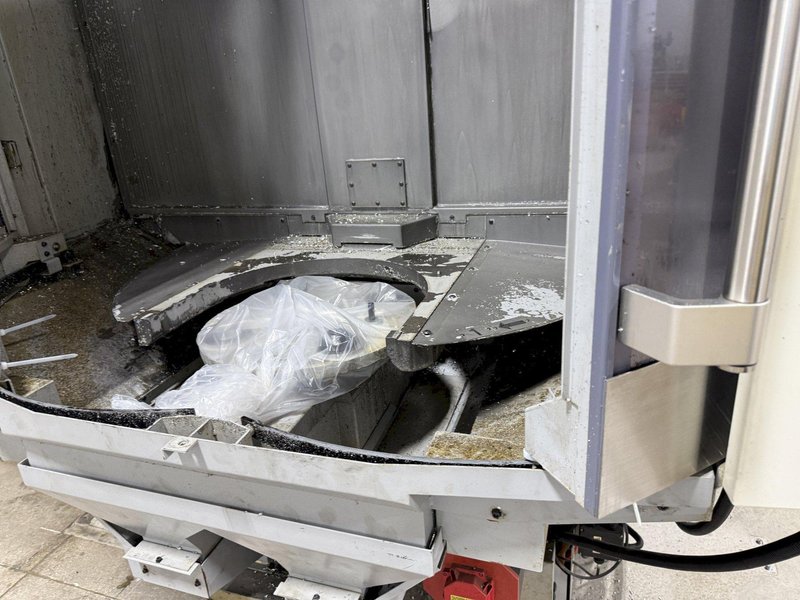 2013 Makino a61nx CNC Horizontal Machining Center For Sale