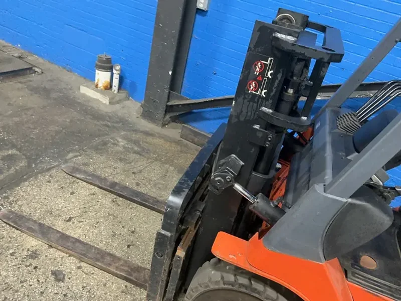 TOYOTA 3300 LBS PROPANE FORKLIFT  -  7FGU15
