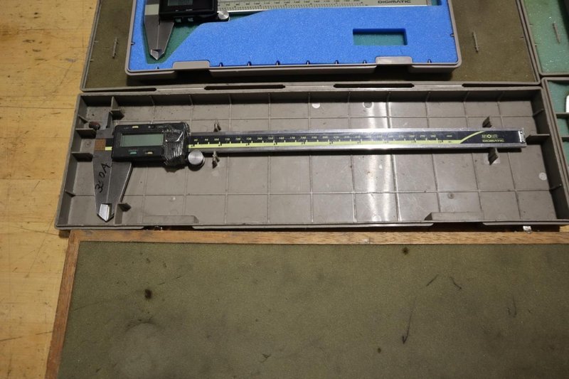 Mitutoyo Verneer Calipers: (4) 12" Dial Type, (2) 8" Digimatic, (1) 12" Absolute Digimatic- Auction Item
