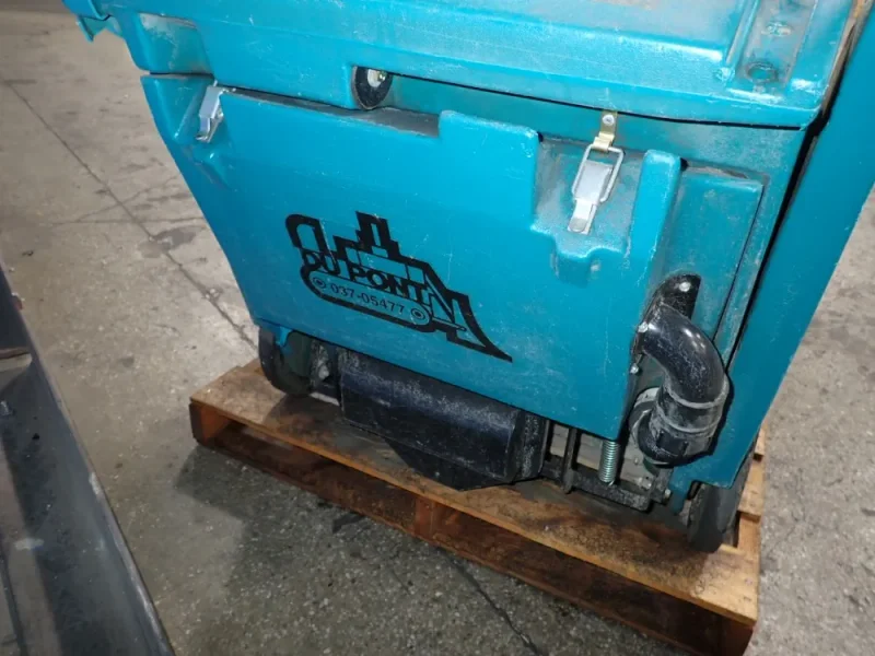 TENNANT 32" FLOOR SWEEPER  -  3640