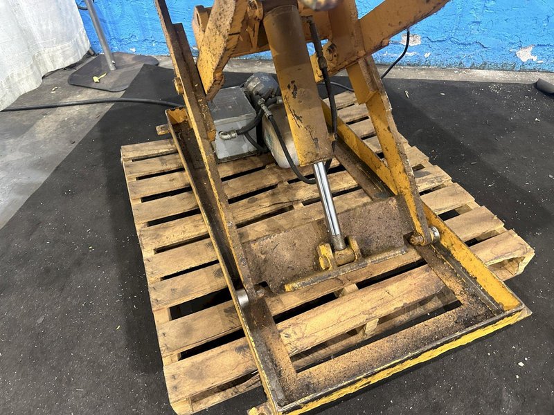 2000 LB  ECONO-LIFT HYDRAULIC SCISSOR  LIFT TABLES: STOCK #77594