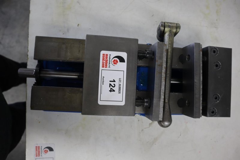 Kurt DX6 6" Machine Vise with Hard Jaws and Handle- Auction Item