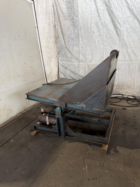 4,000 LB 48&quot; X 48&quot; HYDRAULIC TILT TABLE. STOCK # 1003825.