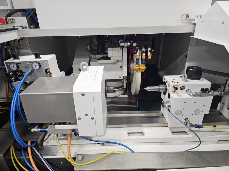 Studer Favorit CNC Cylindrical Grinder, 2021 – Low Hours, Fanuc Control, Tooling