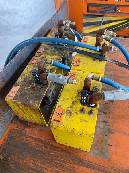 36" x 40" KNIGHT ALT-3640 AIR PNEUMATIC LIFT/TILT TABLE. STOCK # 0526822