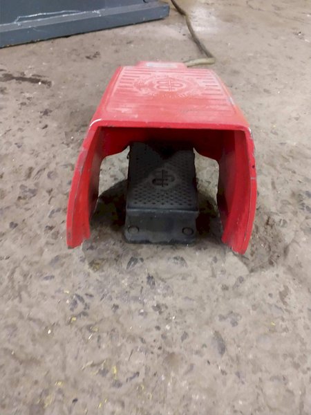 8-7/8&quot; x 8-7/8&quot; x 1/4&quot; BOSCHERT LB12 HYDRAULIC NOTCHER: STOCK #12538