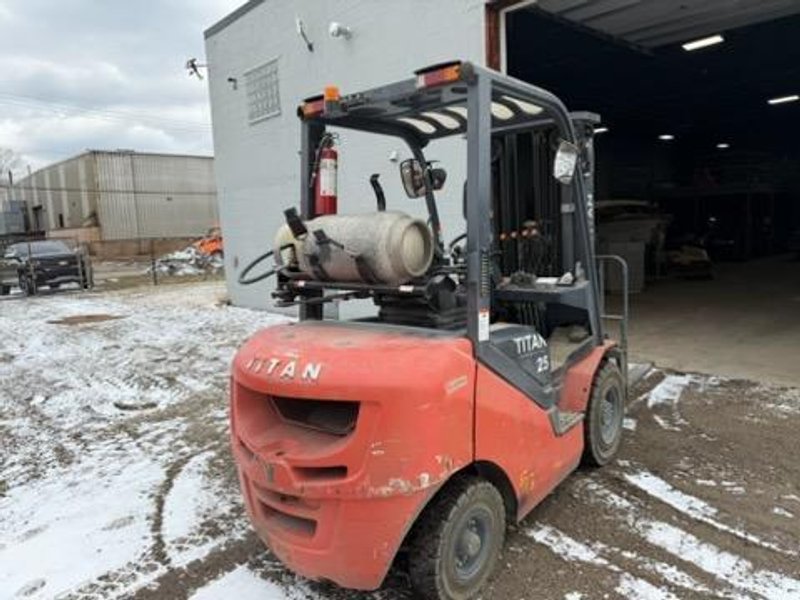 2022 Titan TG25S Forklift – 5,500 LB Capacity, Dual Fuel LPG/Gas, Pneumatic Tire, Side Shift, 3-Stage Mast (1)