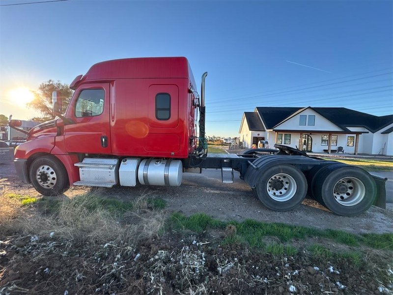 2020 Freightliner Cascadia LC1672