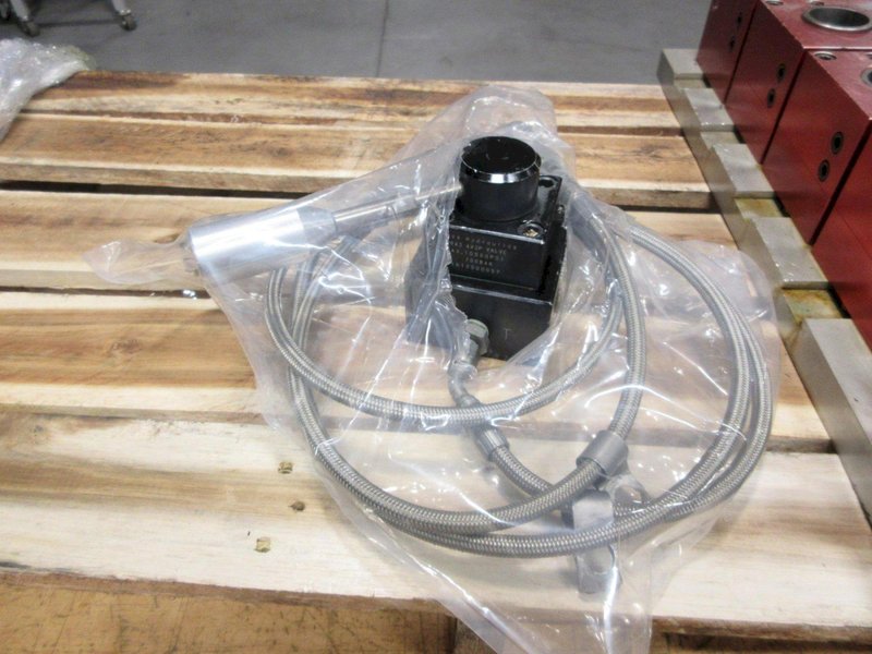 Lexair 5C 4 - Tri-Grip Collet Closer Mounted On Fixture W/ Open/Close Valve &amp; Hytec 5000PSI Pump- Auction Item