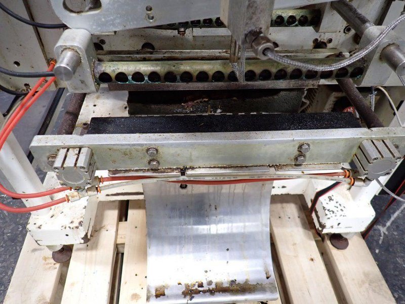 UNIVERSAL PACKAGING INC VERTICAL FORM FILL &amp; SEAL MACHINE  -  S1500CA