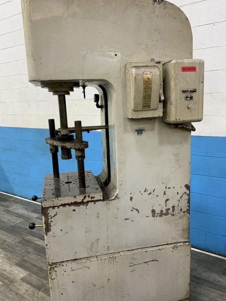 10 TON DENISON HYDRAULIC C FRAME PRESS: STOCK #80820