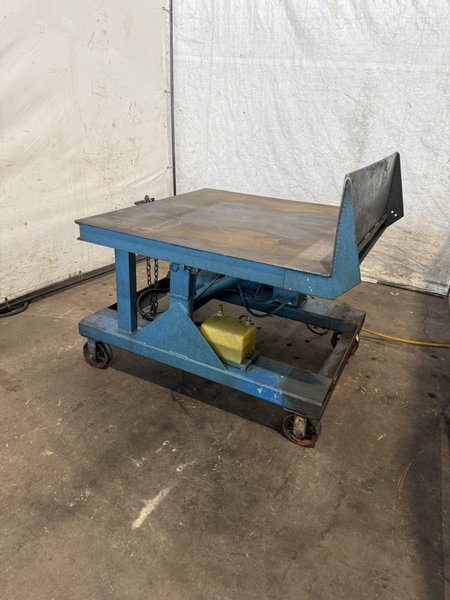 4,000 LB X 48&quot; X 48&quot; HYDRAULIC TILT TABLE. STOCK # 1003925.