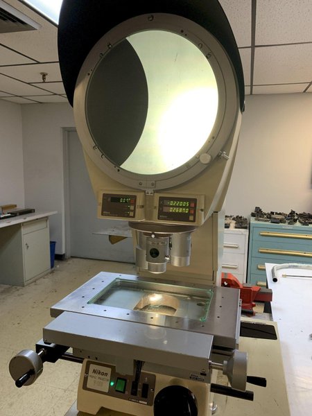 12&quot; NIKON Model V-12BDC Bench Top Vertical Beam Optical Comparator