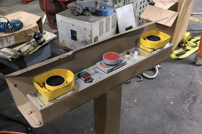 135 Ton x 10 Ft Cincinnati Hydraulic Press Brake Model 135CB8