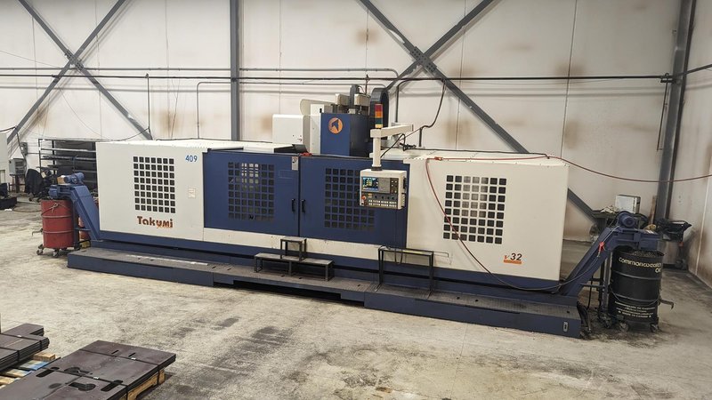 TAKUMI, V32, CNC VERTICAL MACHINING CENTRE, 10,000 RPM SPINDLE, TRAVELS (X,Y,Z): 3200 MM X 1066MM X 750 MM (126&quot; X 42&quot; X 30), DISTANCE FROM NOSE TO SPINDLE:  200MM TO 950MM, DISTANCE FROM SPINDLE NOSE TO THE Z-AXIS GUIDEWAY: 1120MM, T-SLOT TABLE SIZE: 3200MM X 1025MM (126&quot; X 40&quot;), MAX TABLE LOAD, 4500 KG (9,920 LBS), 32 TOOL ATC, TABLE SIZE: 42&quot; X 130&quot;, CAT 50, 30 KW, SPINDLE FLOOD AND THROUGH COOLANT, AIR BLAST, COOLANT FILTER SYSTEM, CHIP WASH DOWN SYSTEM, CHILLED BALL SCREW AND SPINDLE, 4-AXIS CAPABLE,  LEFT AND RIGHT CHIP CONVEYOR,  MITSUBISHI, MEDLAS 60S, CNC CONTROL, 2006, 220/3/60 50 AMP, MACHINE WEIGHT:  52.500 LBS. FLOOR SPACE (W, L, H) 295&quot; X 173&quot; X 139.7&quot; (APPROX.), S/N K0133