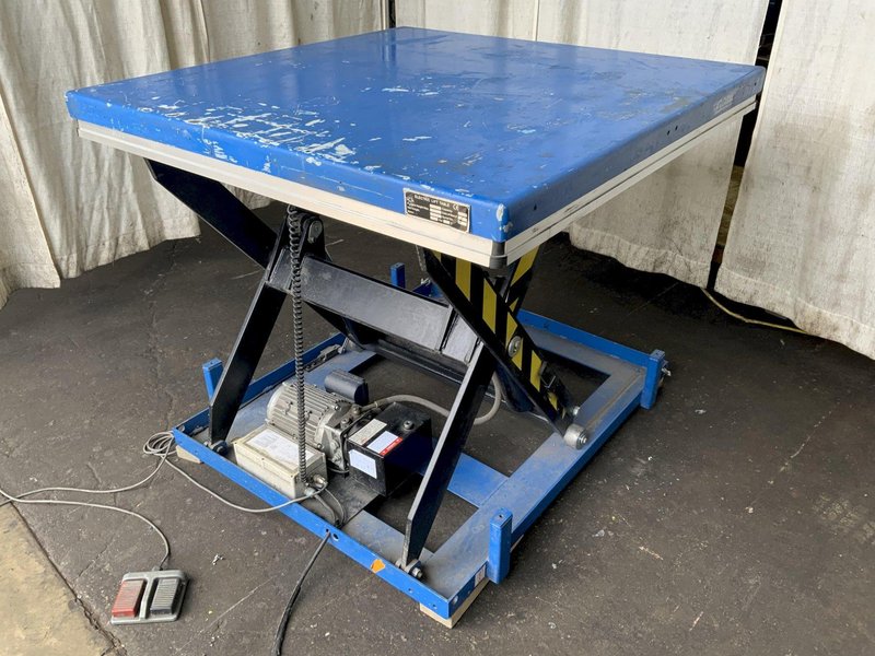 3300 LB ULINE HYDRAULIC SCISSOR LIFT TABLE: STOCK #81177