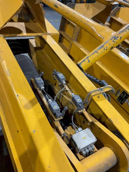 (8) 20 TON NEUERO GEDI 3277 MOBILE VEHICLE LIFTS: YOBRO #23870