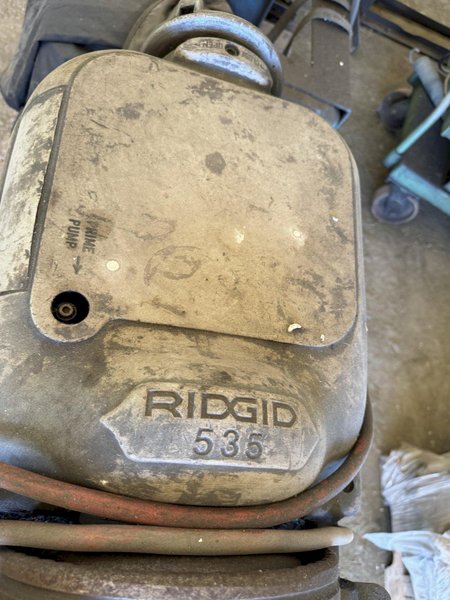 RIDGID 535 PIPE THREADER W/ STANDS. STOCK # 1007124