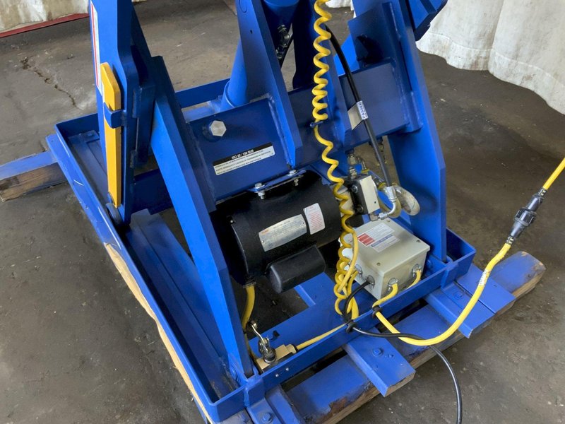 3000 LB VESTIL HYDRAULIC SCISSOR LIFT TABLE: STOCK #81184