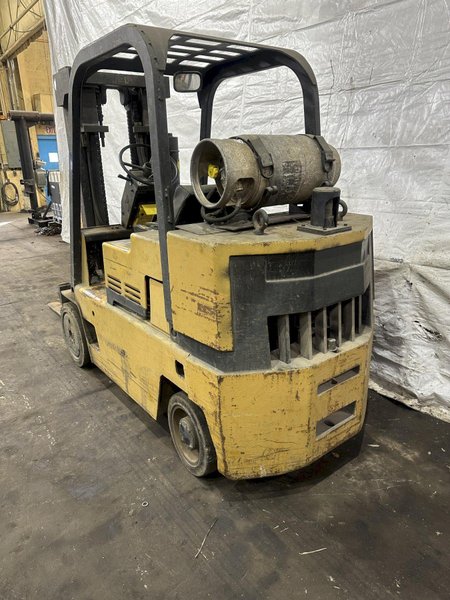 8000 LBS CAT MODEL T80D LP GAS FORKLIFT: STOCK #77665