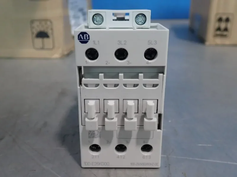 ALLEN-BRADLEY CONTACTOR  -  100-E26KD00