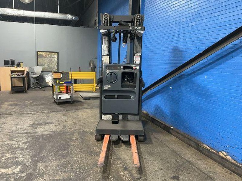 TOYOTA 3000 LBS ELECTRIC ORDER PICKER  -  6BPU15