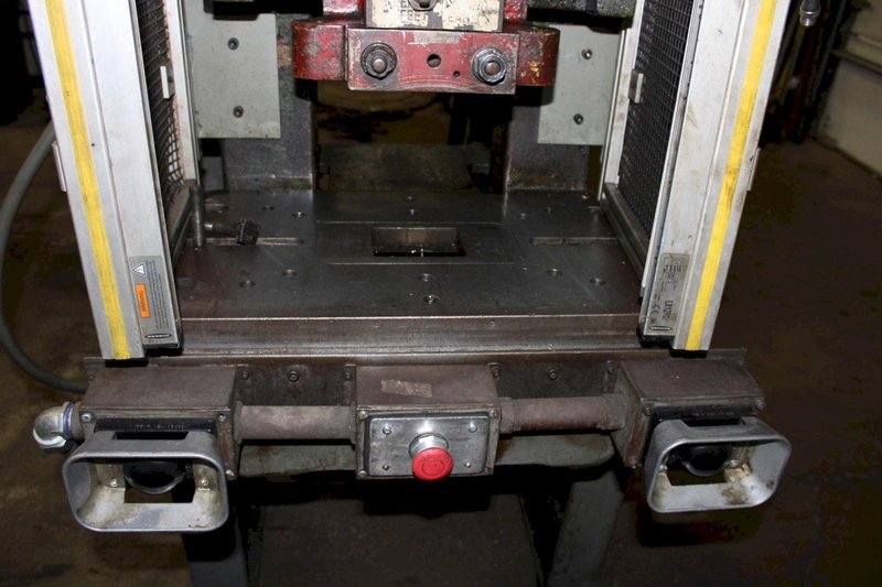 32 TON MINSTER OBI PRESS