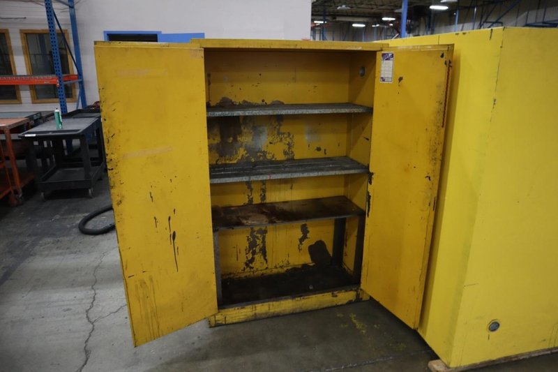 Justrite 45 Gallon Combustible Liquids Storage Cabinet, 2 Door, 3 Shelf- Auction Item