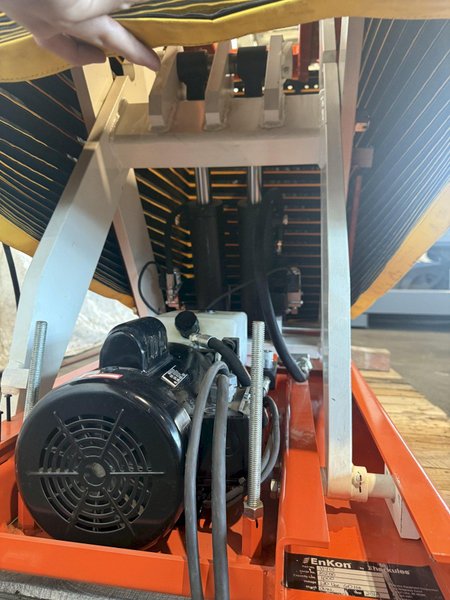(NEW) 2000 LB X 24&quot; X 60&quot; HERKULES HYDRAULIC LIFT TABLE. STOCK # 0887025