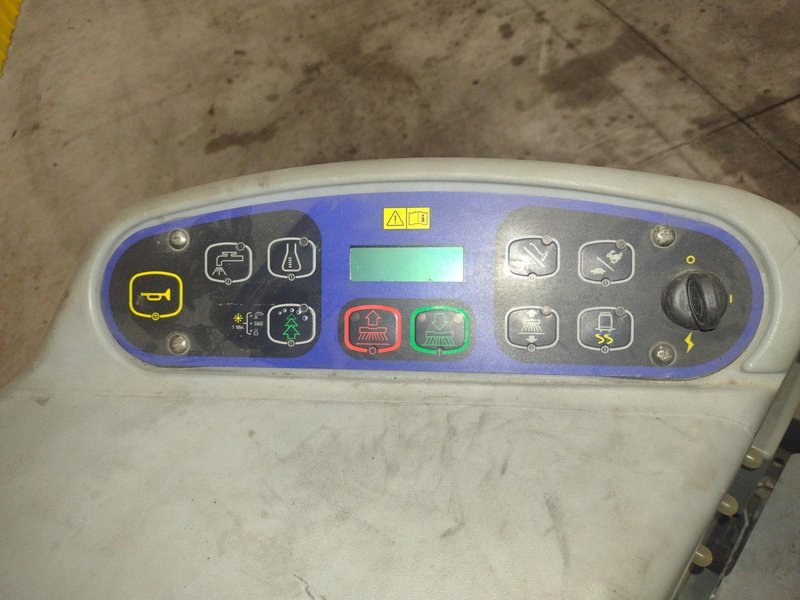 ADVANCE MODEL #CONDOR X4030C ECOFLEX FLOOR SCRUBBER: STOCK #21127