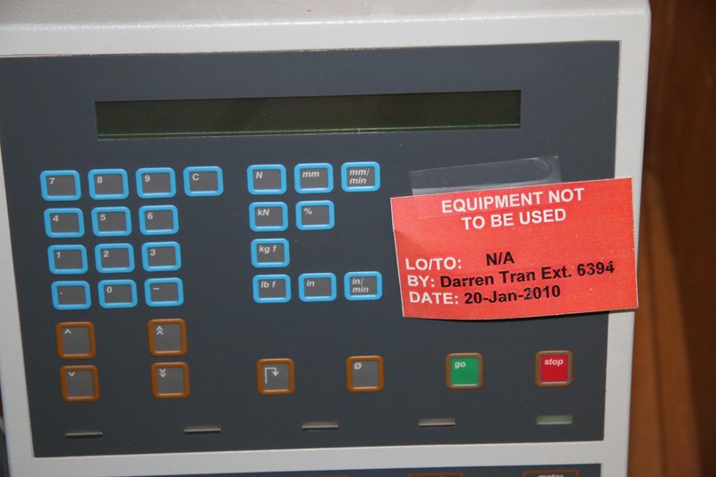 (1) Used Chatillon Model LRX 2.5 kN Universal Testing System Tensile Strength Tester