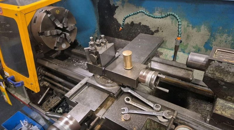 COLCHESTER TRIUMPH 2000 LATHE