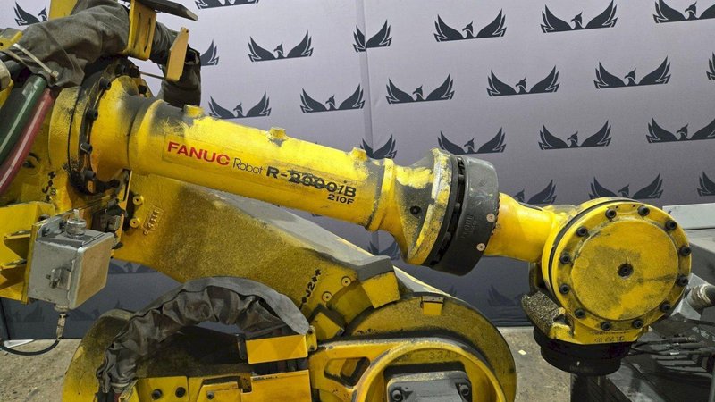 FANUC R-2000IB/210F + R30IB ROBOT ARM AND CONTROL CABINET USED