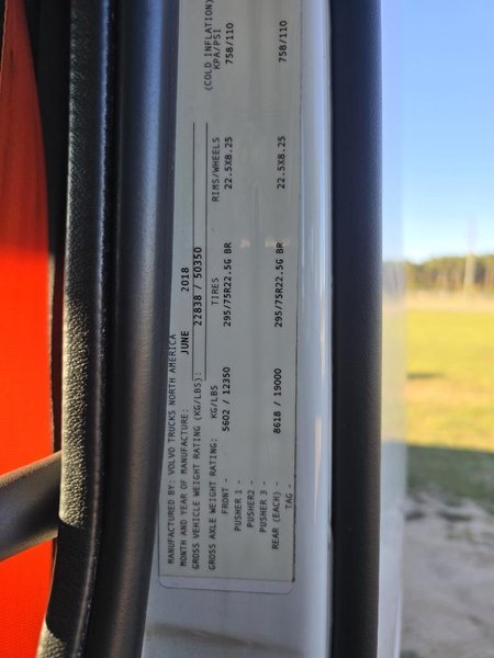 VOLVO VNL64T760 - Trucks