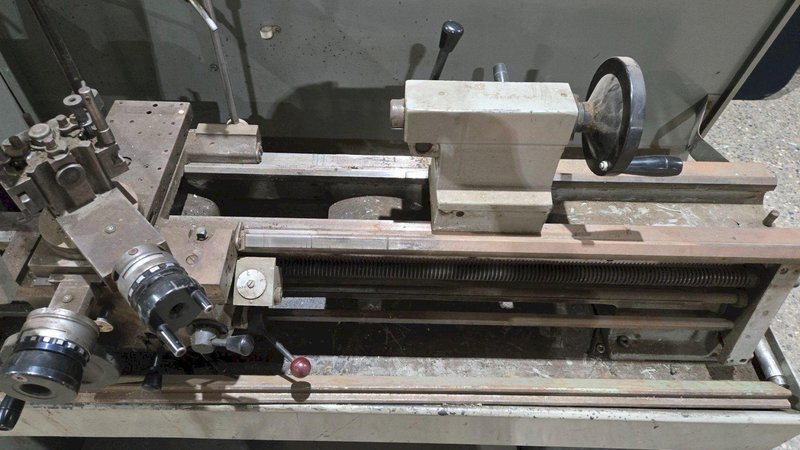 COLCHESTER CLASUING 600 GAP LATHE 260V USED