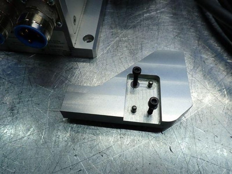 OMRON ACCURAX LINEAR MOTOR PICK &amp; PLACE SYSTEM  -  R88L-ES-PM-C110-B300-0001