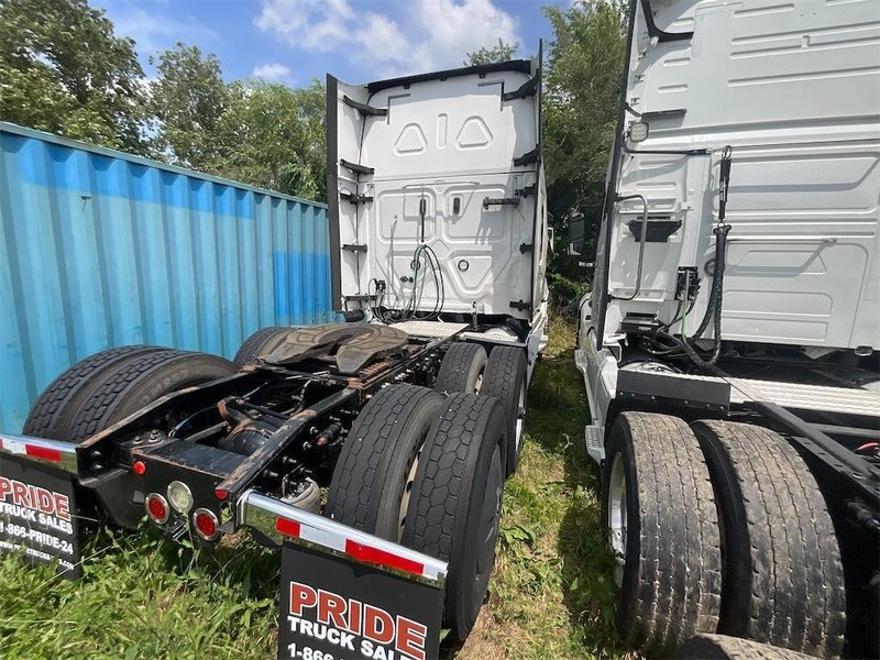 2021 Freightliner Cascadia 1FUJHHDR6MLMJ2151