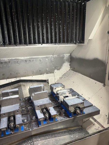 Okuma M560 VMC, 2016 – TSC, 15k Spindle, Chip Conveyor, Mist Collector, Spindle Chiller