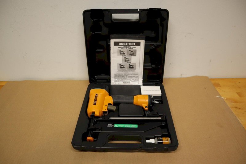 Bostitch SB-1664FN Pneumatic 16ga Finish Nailer ***NEW*** In Plastic Carry Case- Auction Item