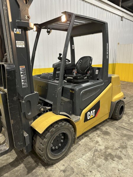 11,000 LBS CAT MODEL #2ET11000 ELECTRIC FORKLIFT, NEW 2019: STOCK #22687
