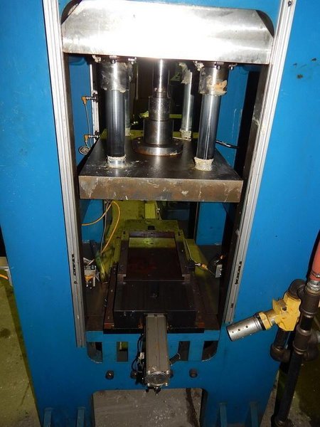 34 Ton FARGER &amp; JOOSTEN MULTIPOWER Air/Oil Press